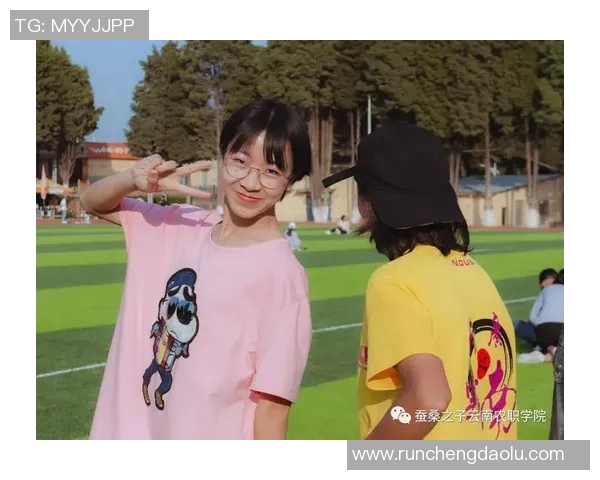 足球明星小萌妹的成长之路与梦想追逐的精彩故事